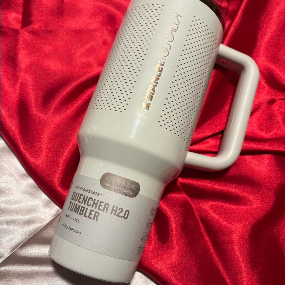 Stanley White Quencher H2.0 Tumbler 40 oz - Picture 2 of 12
